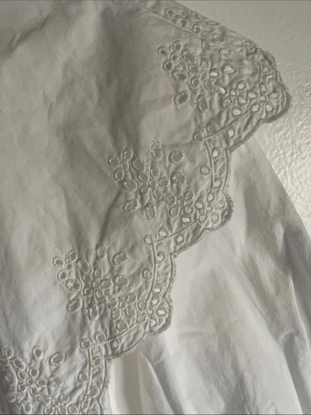 NWT Zara White Eyelet Embroidered Peter Pan Collar Blouse Size Small